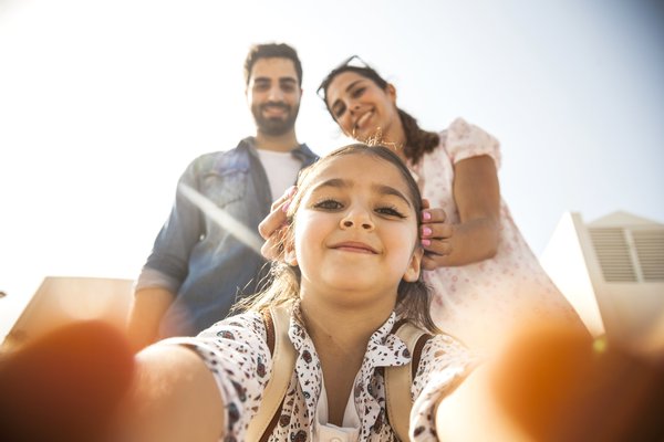 meisje_met_ouders_selfie.jpg